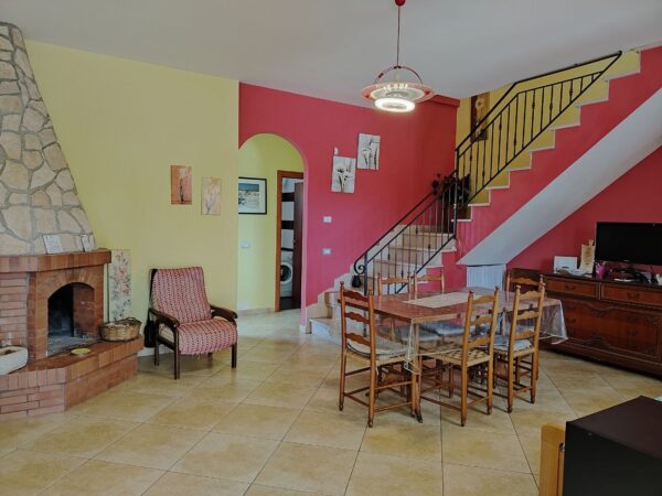 Villa su II livelli in zona Via Trani - immagine 6