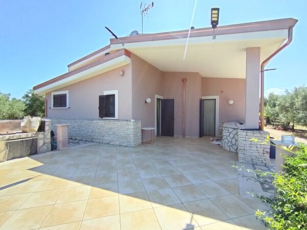 Villa su II livelli in zona Via Trani - immagine 3