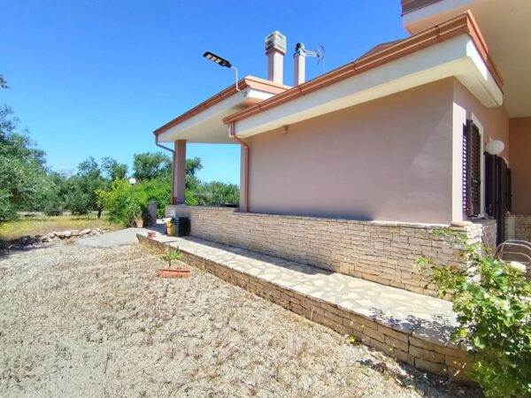 Villa su II livelli in zona Via Trani - immagine 4