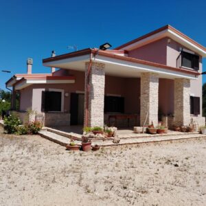 Villa su II livelli in zona Via Trani