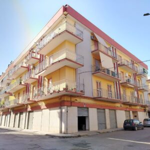 Appartamento con ascensore e possibilità di garage in zona Via Digione
