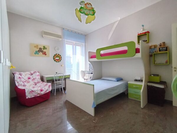 Appartamento con ascensore e possibilità di garage in zona Via Digione - immagine 15
