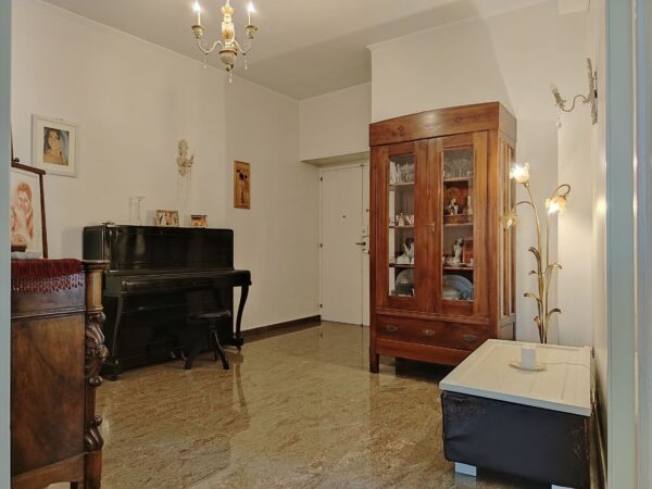 Appartamento con ascensore e possibilità di garage in zona Via Digione - immagine 11