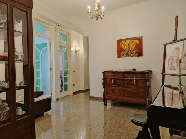 Appartamento con ascensore e possibilità di garage in zona Via Digione - immagine 10