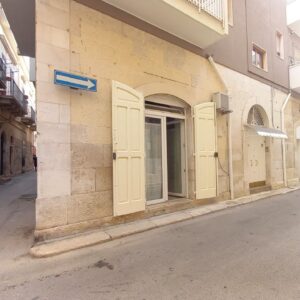 Locale per uso studio o abitazione in zona Via Sant'Elia