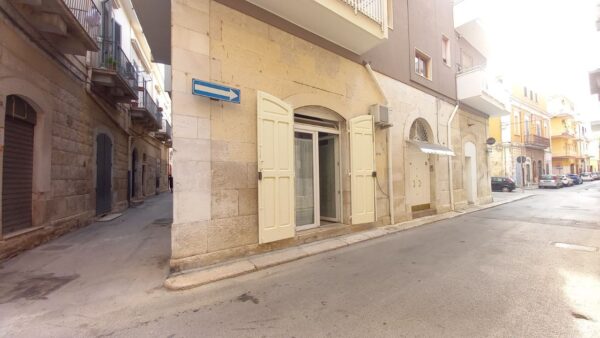 Locale per uso studio o abitazione in zona Via Sant'Elia