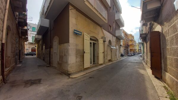 Locale per uso studio o abitazione in zona Via Sant'Elia - immagine 8