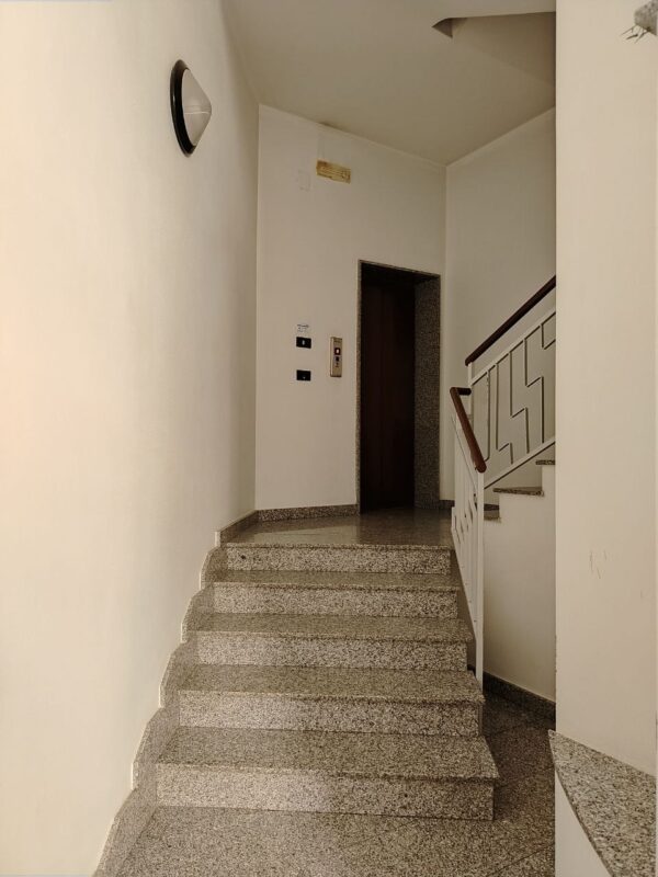 Appartamento con ascensore in zona Viale IV Novembre - immagine 2