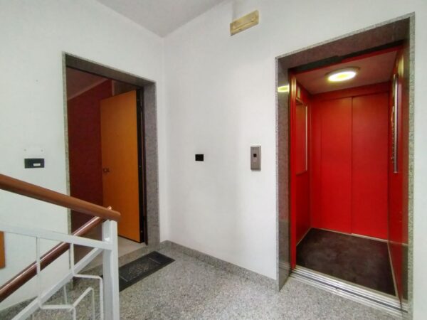 Appartamento con ascensore in zona Viale IV Novembre - immagine 3