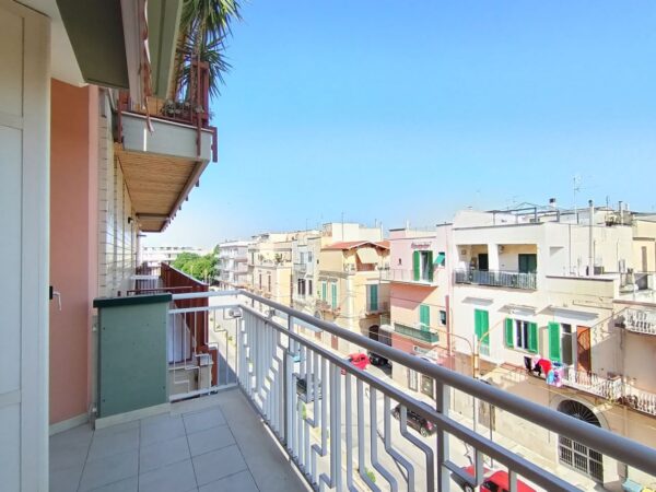 Appartamento con ascensore in zona Viale IV Novembre - immagine 4