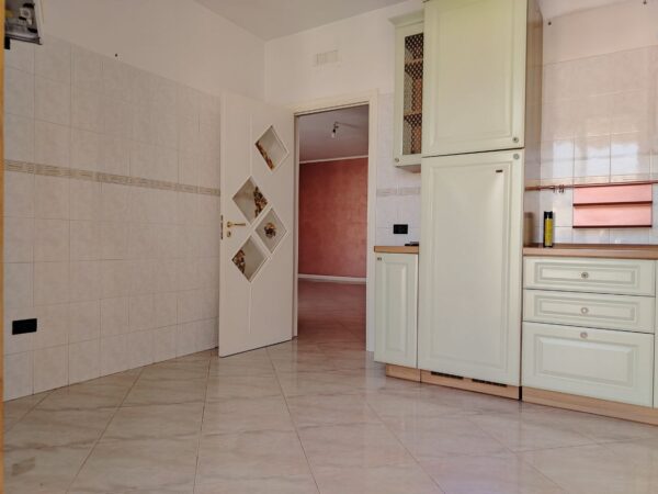 Appartamento con ascensore in zona Viale IV Novembre - immagine 12