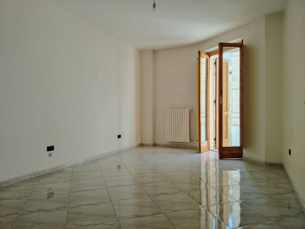Appartamento con ascensore in zona Viale IV Novembre - immagine 7