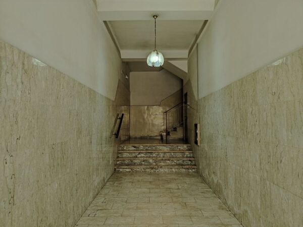 Lumisono appartamento in zona Via Castel del Monte con terrazzo a livello - immagine 2