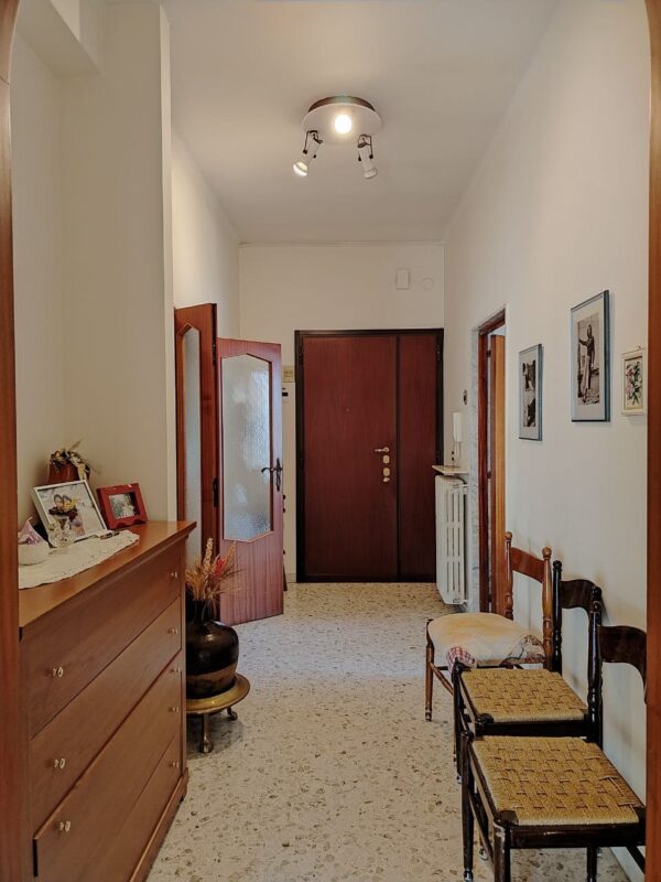 Lumisono appartamento in zona Via Castel del Monte con terrazzo a livello - immagine 14