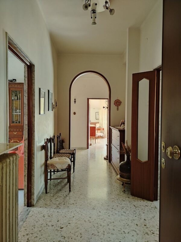 Lumisono appartamento in zona Via Castel del Monte con terrazzo a livello - immagine 15