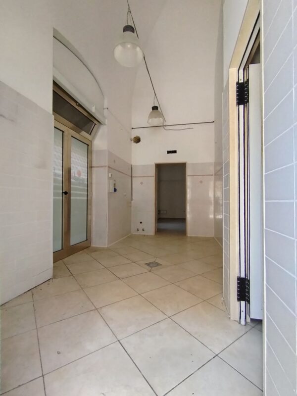 Locale commerciale in zona Via Gravina - immagine 5