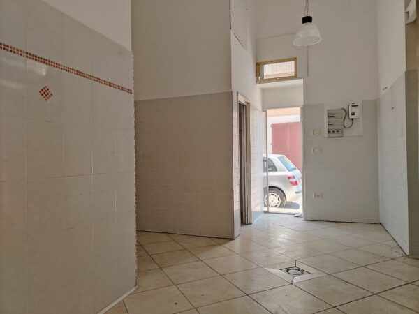 Locale commerciale in zona Via Gravina - immagine 4