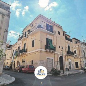 Appartamento con ampio terrazzo esclusivo in Viale IV Novembre
