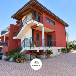 Villa su III livelli con box auto in zona Via San Magno